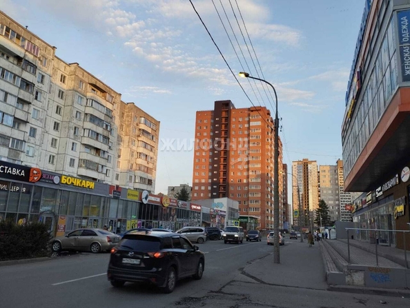 
   Продам 2-комнатную, 53.6 м², Новосибирская ул, 19

. Фото 19.