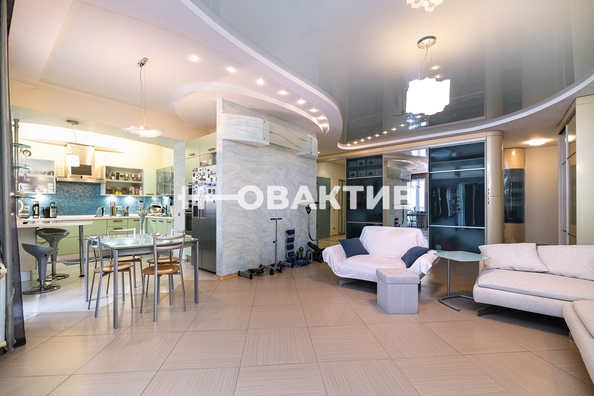 
   Продам 3-комнатную, 132.5 м², 

. Фото 1.