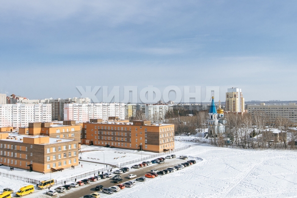 
   Продам 3-комнатную, 156 м², 3-й микрорайон, 1

. Фото 17.