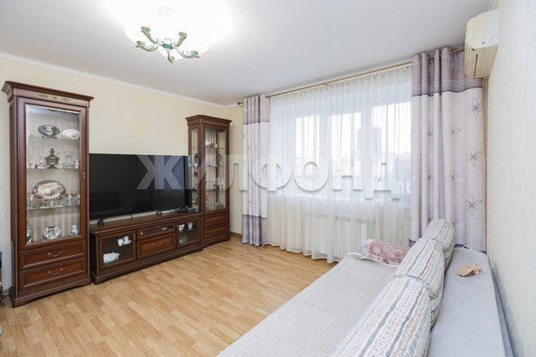 
  Продается 3-комн. квартира, 65.8 м², Октябрьская ул, д. 49
. Фото 2.