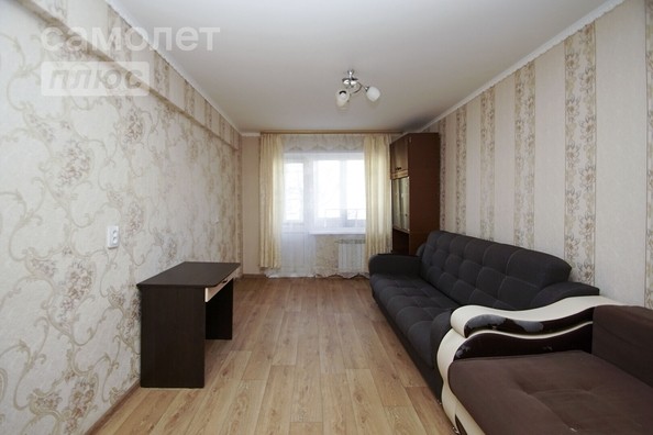 
   Продам 3-комнатную, 64 м², Малиновского ул, 13

. Фото 1.