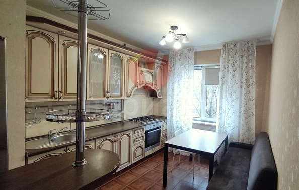 
   Продам 3-комнатную, 65 м², 70 лет Октября ул, 18/2

. Фото 3.