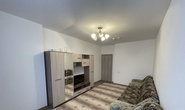 
  Сдам в аренду 1-комнатную квартиру, 41 м², Омск

. Фото 1.