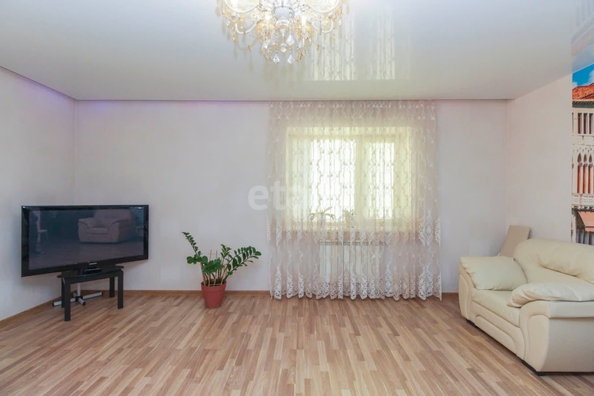 
   Продам 3-комнатную, 109 м², Перелета ул, 18

. Фото 2.