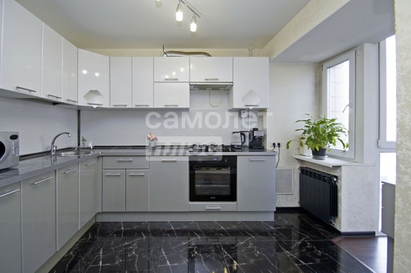 
  Продается 3-комн. квартира, 72.4 м², Масленникова ул, д. 60
. Фото 3.