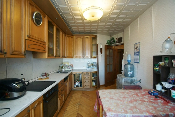 
  Продается 4-комн. квартира, 106 м², Масленникова ул, д. 185
. Фото 1.