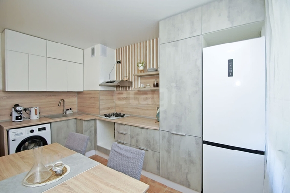 
  Продается 3-комн. квартира, 63.7 м², Омская ул, д. 127
. Фото 4.