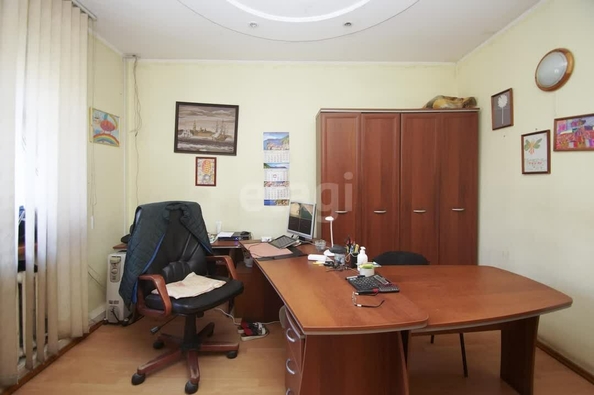 
  Продается универсальное помещение, 700 м², 20 лет РККА ул, д. 300А
. Фото 1.