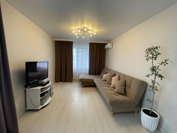 
  Продается 4-комн. квартира, 69.8 м², Лебедева ул, д. 64
. Фото 1.