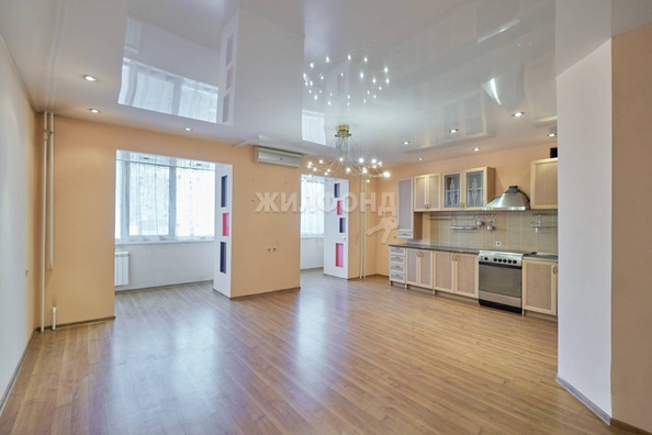 
   Продам 3-комнатную, 87 м², Лебедева ул, 5а

. Фото 1.