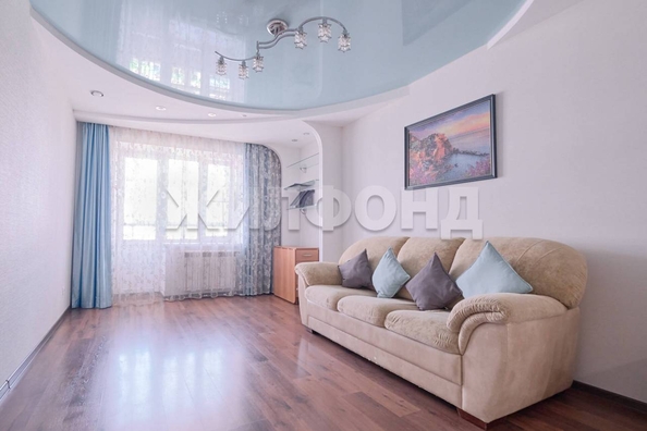 
  Продается 3-комн. квартира, 79.6 м², Сибирская ул, д. 111Б
. Фото 1.
