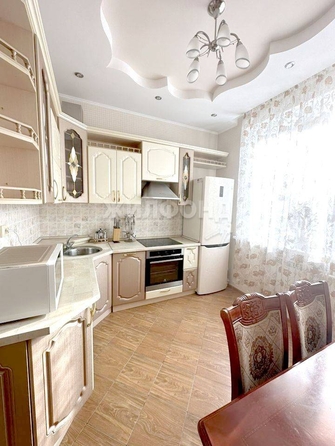 
   Продам 2-комнатную, 54 м², Полины Осипенко ул, 8

. Фото 1.