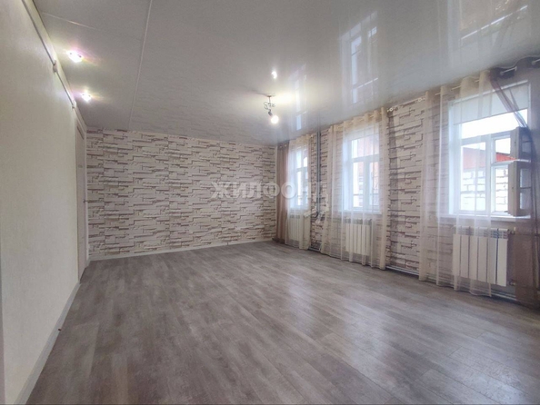 
   Продам 2-комнатную, 50.4 м², Трифонова ул, 10

. Фото 2.