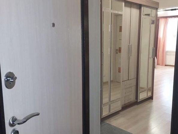 
  Продается 2-комн. квартира, 53 м², Набережная Озера ул, д. 22
. Фото 19.