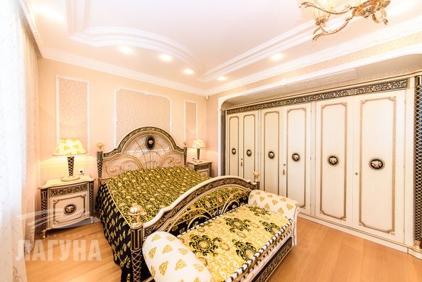 
   Продам 3-комнатную, 153.9 м², Дзержинского ул, 27

. Фото 34.