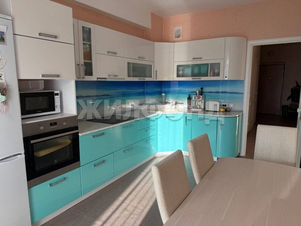 
   Продам 2-комнатную, 63.8 м², Челюскинцев ул, 2

. Фото 3.