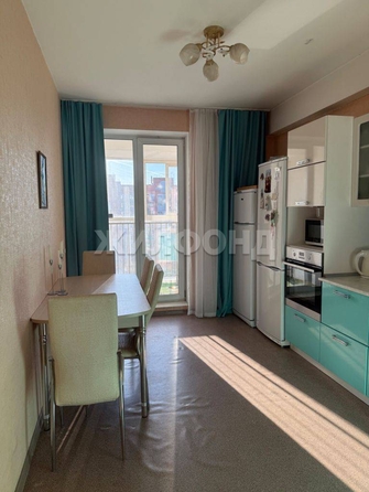 
   Продам 2-комнатную, 63.8 м², Челюскинцев ул, 2

. Фото 4.