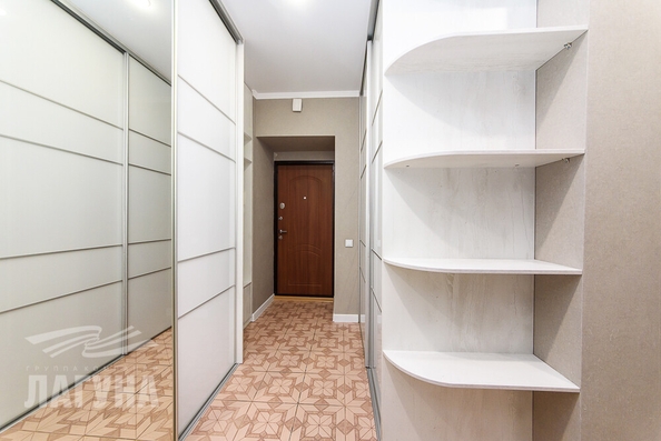 
  Продается 2-комн. квартира, 56.7 м², Сибирская ул, д. 98
. Фото 6.