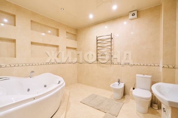 
  Продается 3-комн. квартира, 124 м², Дзержинского ул, д. 60
. Фото 9.