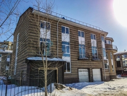 Дом, 451.5 м², 3 этажа, участок 100 сот.
