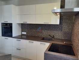 2-комнатная квартира, 80 м², 4/4 этаж