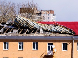 В Иркутской области шквалистый ветер сорвал крыши нескольких домов