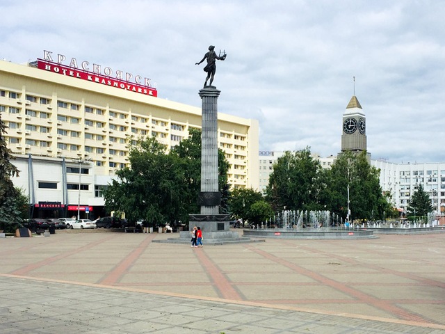 Благоустройством Театральной площади никто не хочет заниматься