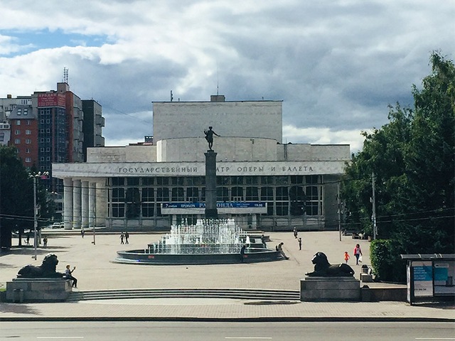 Подрядчика для благоустройства Театральной площади нашли с третьей попытки